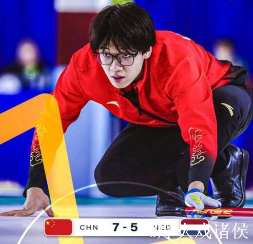 冬奥会冰壶落选赛：中国混双组合7-5险胜 三连胜领跑
