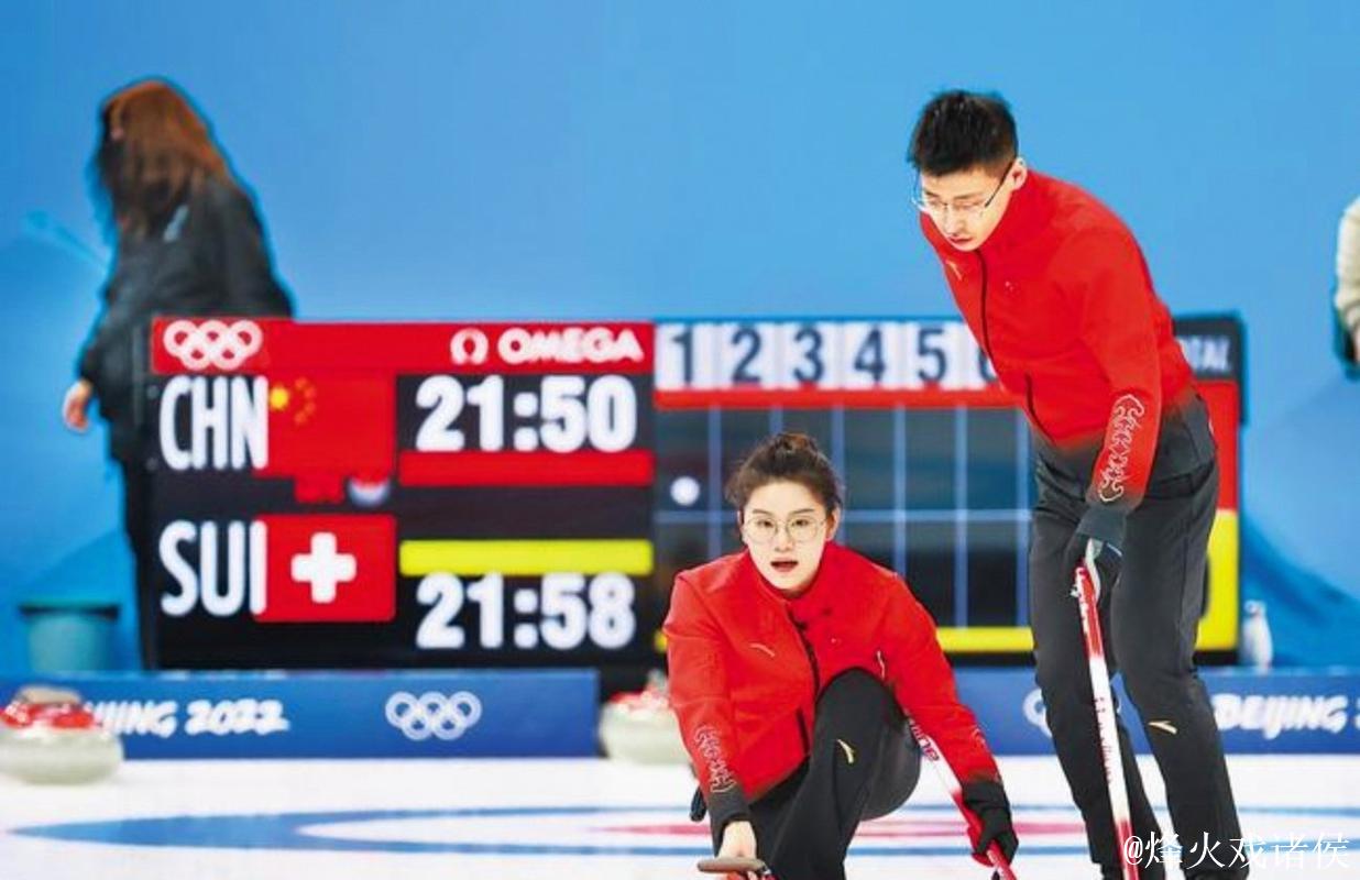 冬奥会冰壶落选赛：中国混双组合7-5险胜 三连胜领跑